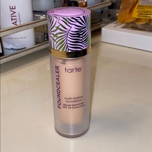 Tarte Foundcealer Foundation